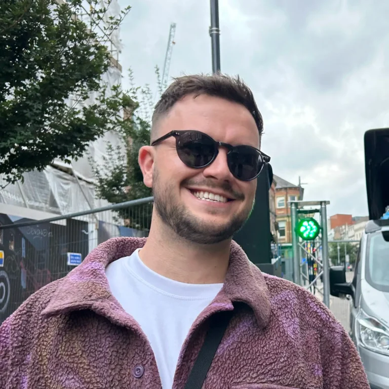 George - UK motion Designer, motion graphics designer